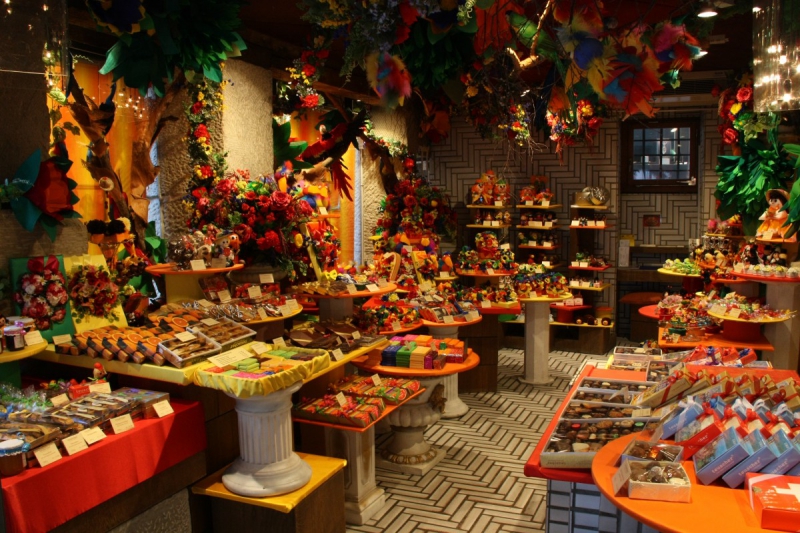 ecommerce-LE VAL-min_candy_store_chocolate_shop_chocolate_switzerland-393515