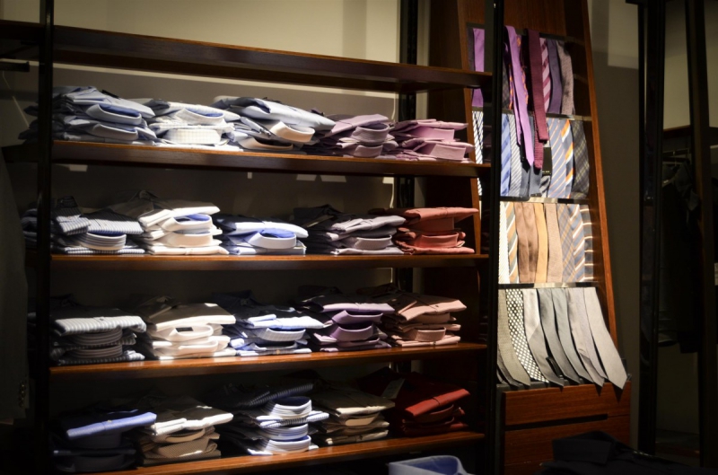 ecommerce-LE VAL-min_shirts_exhibition_shop_shopping_shelf_buy_business_clothing-940715